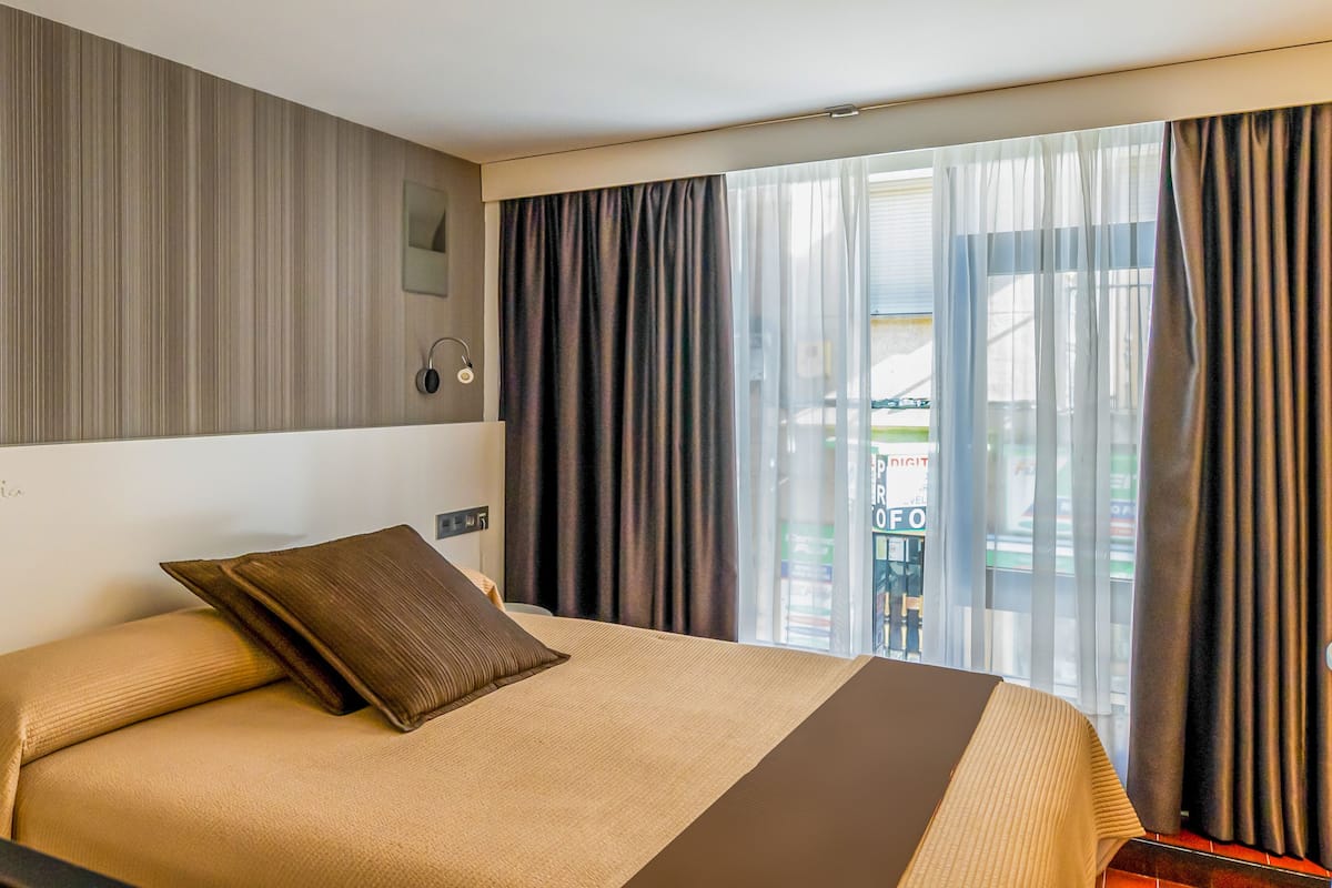 1 bedroom, in-room safe, desk, blackout curtains