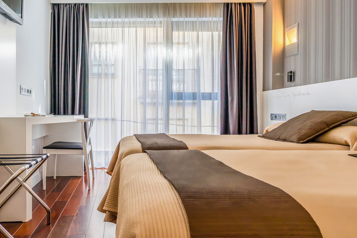 1 bedroom, in-room safe, desk, blackout curtains