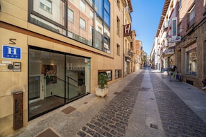 Property entrance - Hotel Apolonia (Soria)