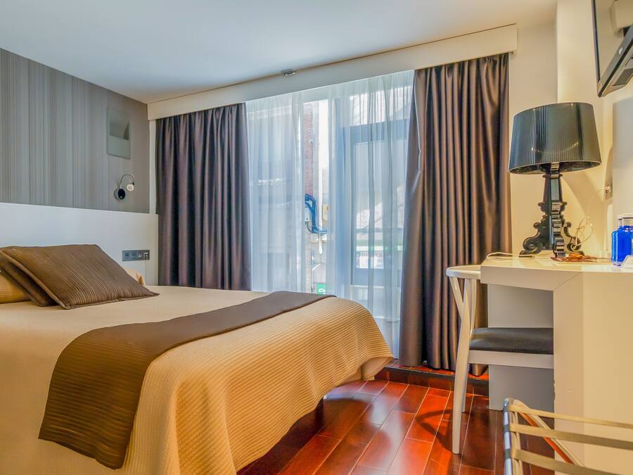 In-room safe, desk, blackout drapes, soundproofing