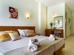 Studio | Free cribs/infant beds, free WiFi, bed sheets - Tsambikos Apts (Rhodes)