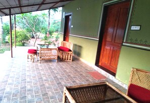 Cottage, 1 Double Bed | Courtyard view