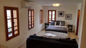 Design Apartment, 1 Bedroom | 1 bedroom, desk, iron/ironing board, cots/infant beds - Market Apartment - Boutique Studio (Tel Aviv)