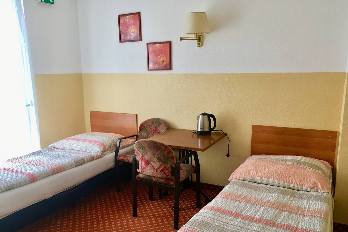 Economy-Zweibettzimmer, Gemeinschaftsbad