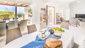 Villa, 4 habitaciones, hidromasaje, vista al mar | Servicio a la habitación