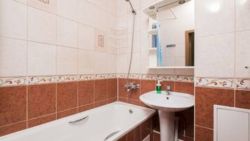 Apartment, 2 Schlafzimmer | Badezimmer | Dusche, kostenlose Toilettenartikel, Haartrockner, Handtücher