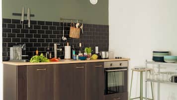 Design Apartment, 2 Bedrooms, Kitchen, Courtyard View (Amaliegade 43, 1st Floor) | Private kitchen | Fridge, microwave, oven, stovetop