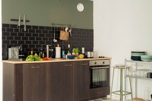 Design Apartment, 2 Bedrooms, Kitchen, Courtyard View (Amaliegade 43, 1st Floor) | Private kitchen | Fridge, microwave, oven, stovetop
