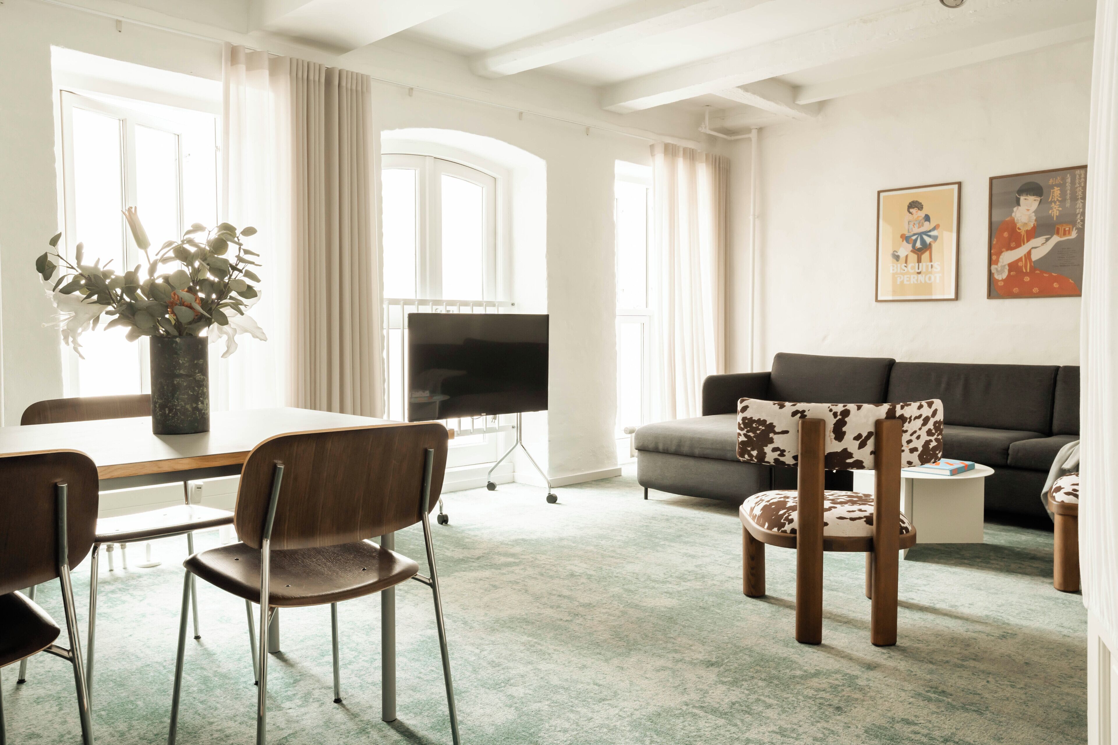 Design Apartment, 2 Bedrooms, Kitchen, Courtyard View (Amaliegade 43, 1st Floor) | Living area | Flat-screen TV, pay movies