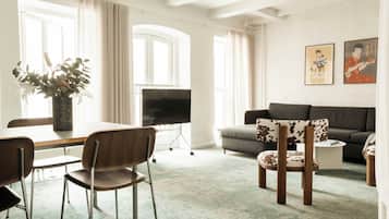 Design Apartment, 2 Bedrooms, Kitchen, Courtyard View (Amaliegade 43, 1st Floor) | Living area | Flat-screen TV, pay movies