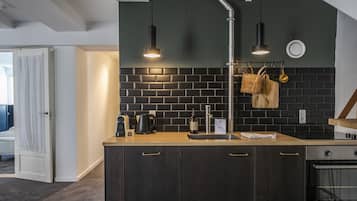 Design-Apartment, 2Â Schlafzimmer, KĂŒche, Blick auf den Innenhof (Amaliegade 43, 2nd Floor) | Eigene KĂŒche