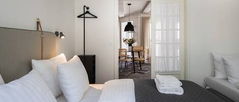 Design Apartment, 2 Bedrooms, Kitchen, Courtyard View (Amaliegade 43, 2nd Floor) | Individually decorated, individually furnished, soundproofing