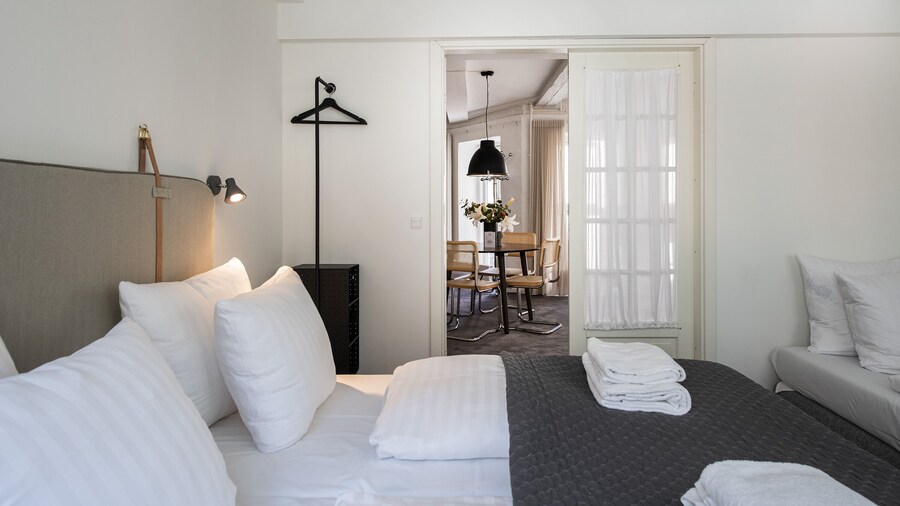 Churchill 2BR by Daniel&Jacob's