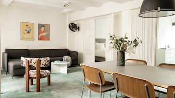 Apartemen Desain, 2 kamar tidur, dapur, pemandangan halaman (Amaliegade 43, 1st Floor) | Area keluarga | TV layar datar dan film berbayar