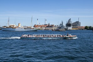 Outdoor wedding area - Churchill 2BR by Daniel&Jacob's (Copenhagen)