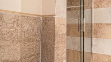 Standard Double Room, 1 Queen Bed | Bathroom | Shower, rainfall showerhead, free toiletries, hair dryer