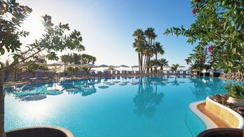 5 outdoor pools, open 10 AM to 6 PM, pool umbrellas, sun loungers