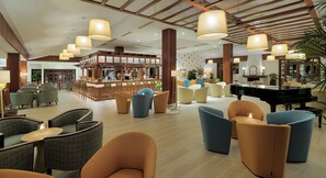3 bares o lounges, bar junto a la alberca 
