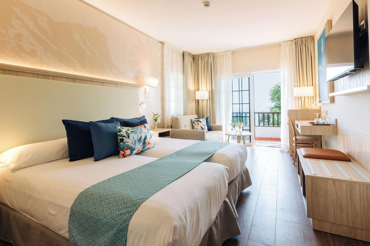 Twin Room | Minibar, desk, blackout drapes, free WiFi