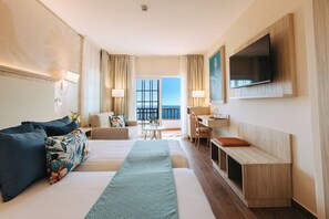 Habitación con 2 camas individuales | Minibar, escritorio, cortinas blackout y wifi gratis 