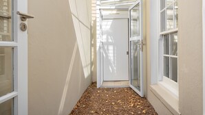 Interior entrance - Loader 57 (Cape Town)