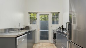 Classic Apartment, 1 Bedroom | Private kitchen - Loader 57 (Cape Town)
