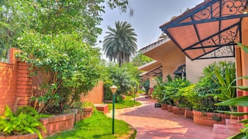 Theme Room | Exterior