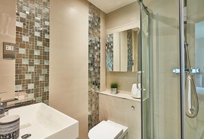 Bathroom - The Thames View Apartments (London)