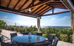 Outdoor dining - Villa Olivia (Pegeia)