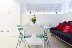 Second Nest London Warehouse | In-room dining - The London Warehouse Apartments (London)