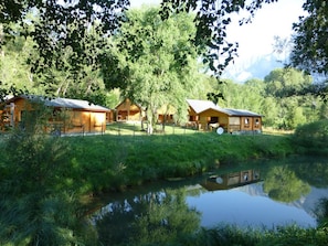 Lake - Hotel de plein air les Cariamas (Chateauroux-les-Alpes)