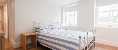 Iron/ironing board, free WiFi