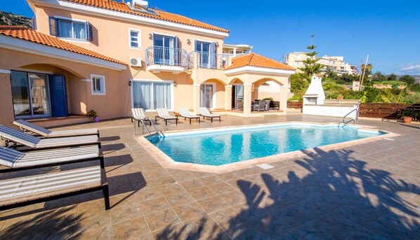 Villa, 4 habitaciones, piscina privada | Terraza o patio