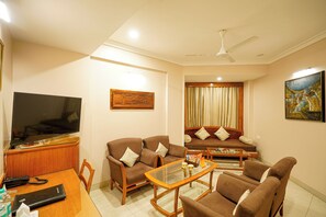 Living area - Hotel Mayura (Raipur)
