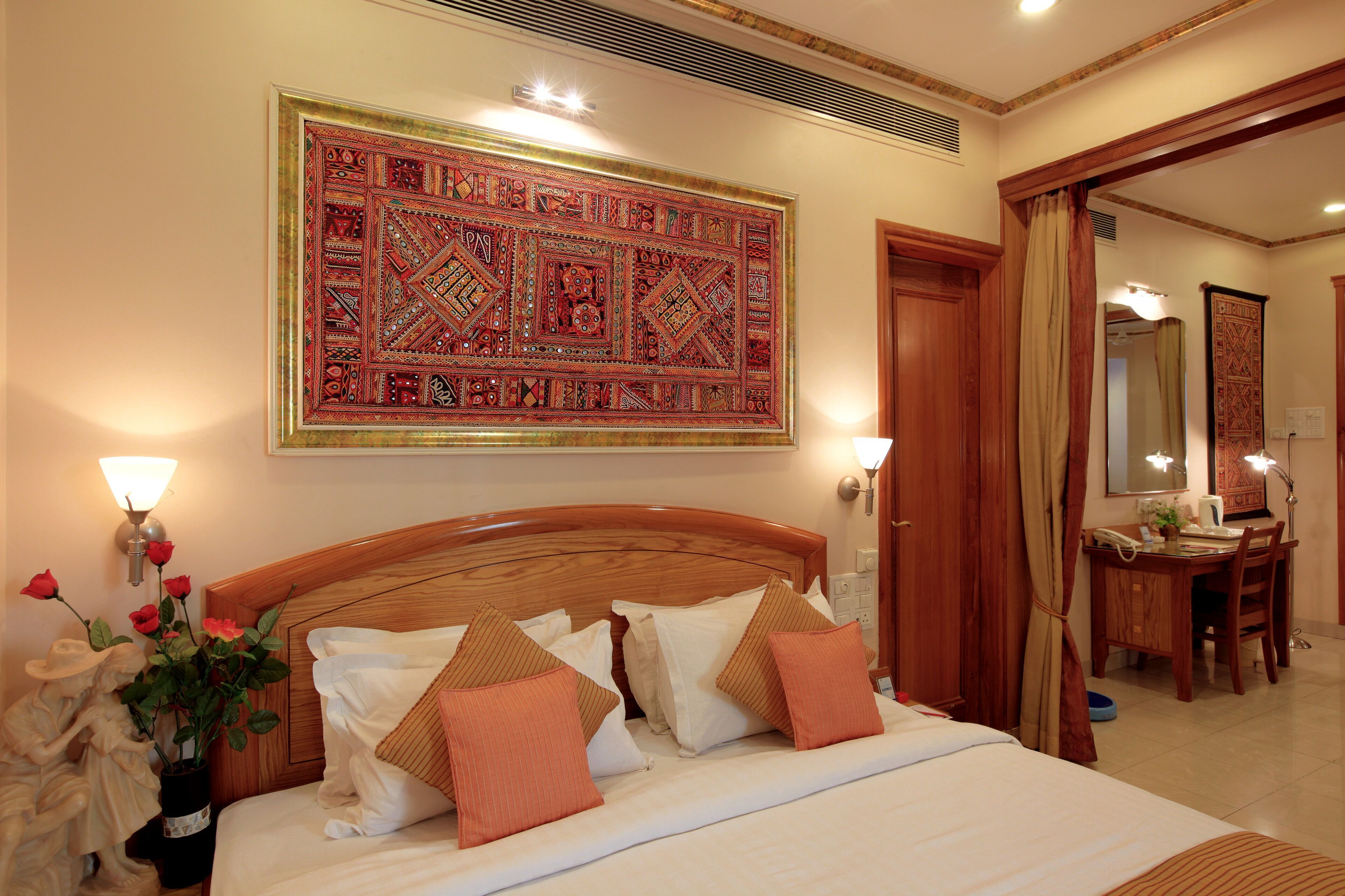 Minibar, desk, soundproofing, free WiFi