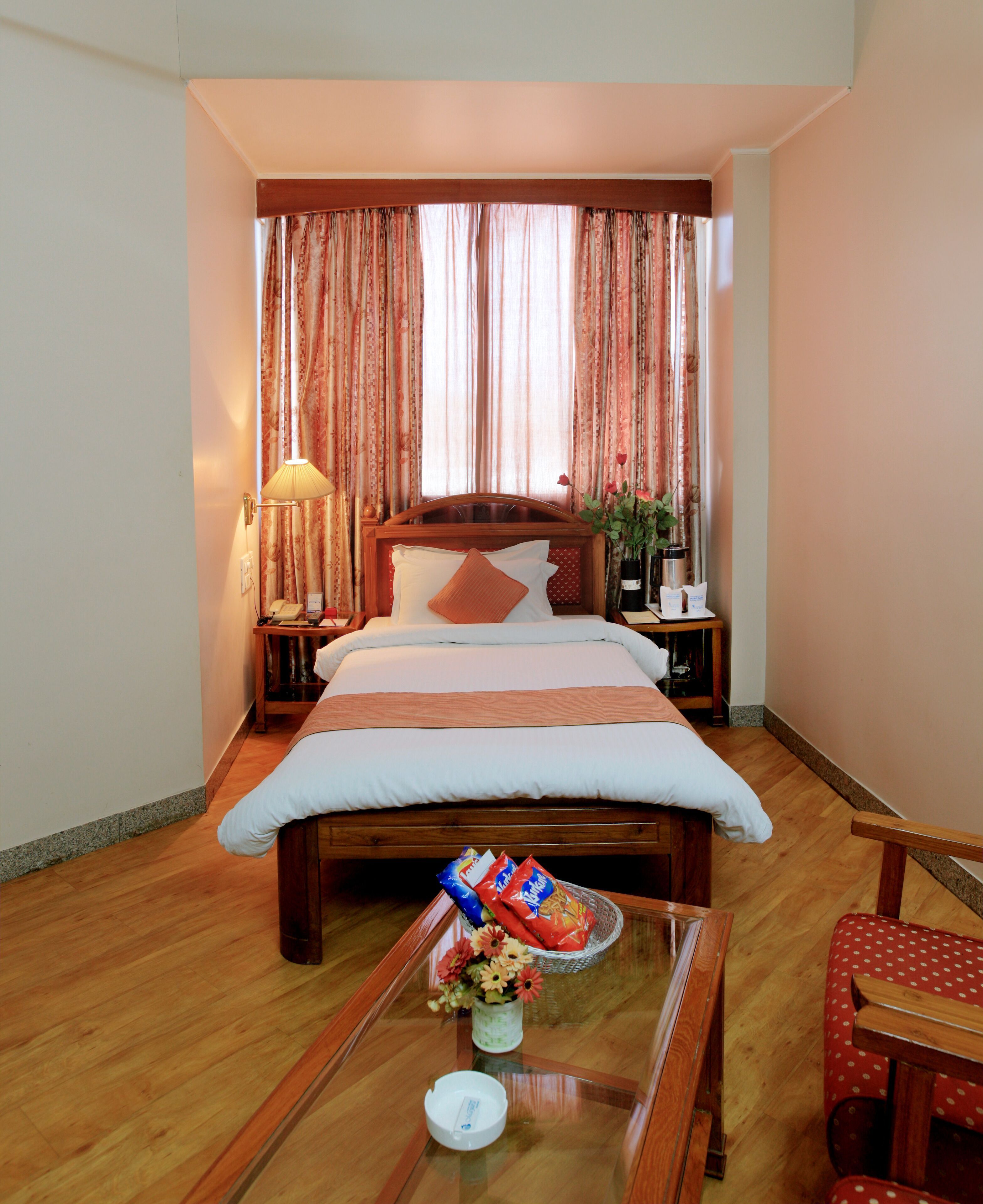 Minibar, desk, soundproofing, free WiFi