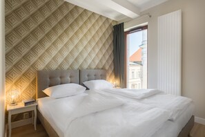 Liza Lux Apartment I Old Town | 防过敏的被褥、特色装修、特色家居、办公桌