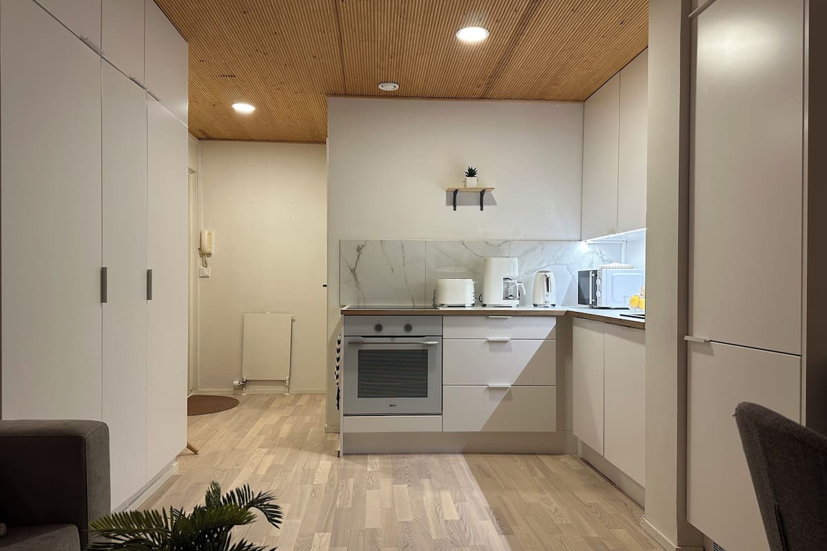 Studio | Cuisine privée | Grand réfrigérateur, micro-ondes, four, plaque de cuisson