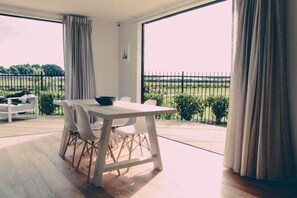 In-room dining - Relax In True New Modern Style (Christchurch)