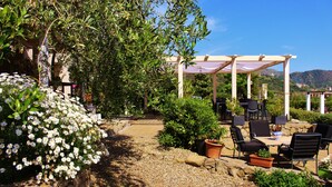 An outdoor patio with stone flooring, potted plants, and outdoor furniture. - Tenuta Edonè Agriturismo (Graniti)