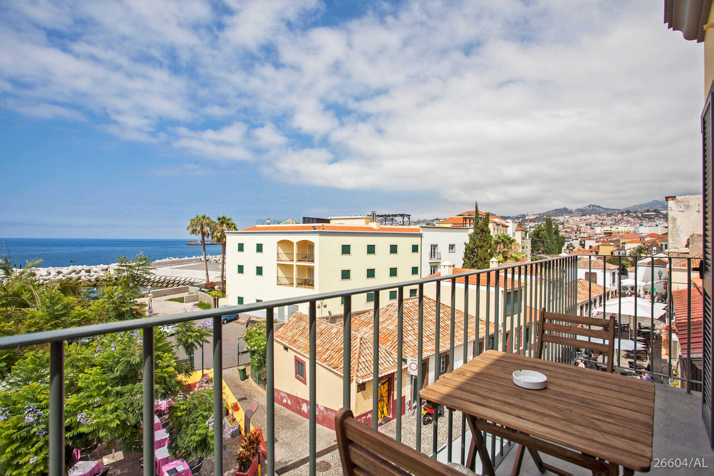 Zona Velha II by An Island Apart