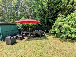 Outdoor dining - House between Lake and Ocean (Lacanau)