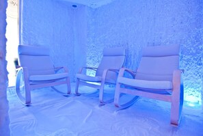 Sauna, bain à remous, hammam, soins d'aromathérapie, gommages corporels