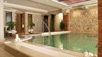 Sauna, hot tub, Turkish bath/hammam, aromatherapy, body scrubs, facials