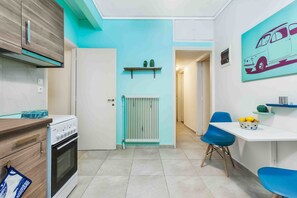 Appartement, 2 chambres | Cuisine privée | Grand réfrigérateur, micro-ondes, four, plaque de cuisson