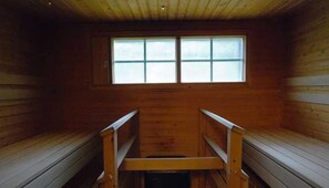 Mökki, 4 makuuhuonetta, sauna | 4 makuuhuonetta, silitysrauta/-lauta, ilmainen Wi-Fi, vuodevaatteet