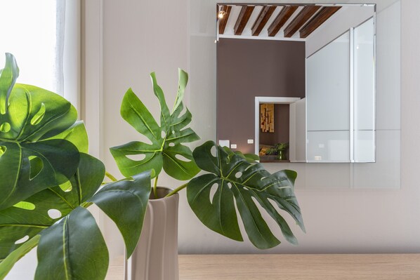 Interior detail - Alena (Venice)