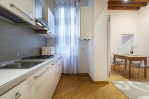 Apartment, 2 Schlafzimmer | Eigene Küche | Großer Kühlschrank, Mikrowelle, Herdplatte, Geschirrspüler