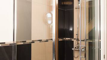 Shower dan sandal