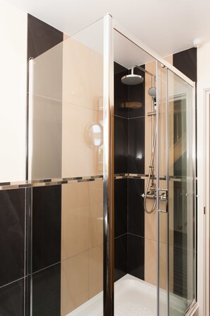 Shower, slippers - Maes Bach (Aberystwyth)